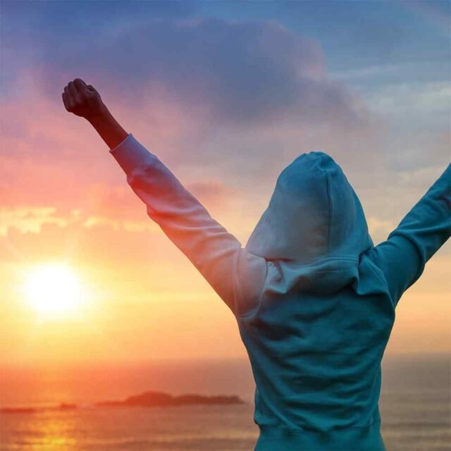 https://coachveena.com/wp-content/uploads/2018/01/img-rising-hands-640x640.jpg